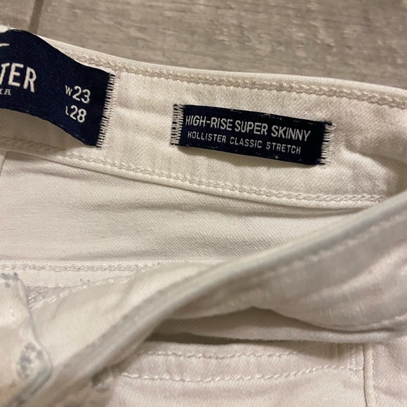 Hollister White distressed jeans - Picture 6 of 6